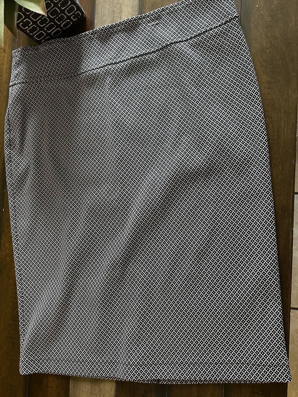 Classic Black & White Geometric Pencil Skirt